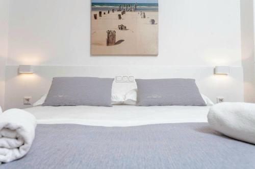 Quadruple Room with Balcony image 7