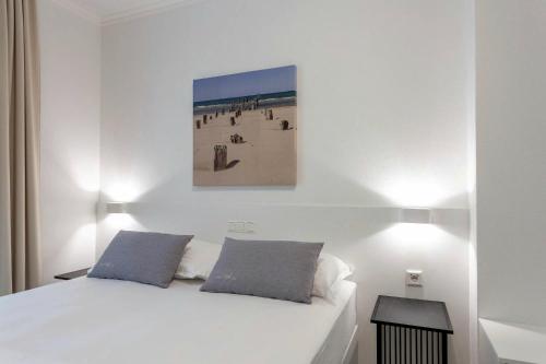 Quadruple Room with Balcony image 9