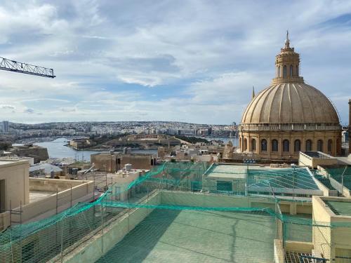 Panoramic Penthouse with Jacuzzi in Valletta by MR Homes - Tap to explore photos