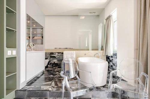 Panoramic Penthouse with Jacuzzi in Valletta by MR Homes, Valletta (photo 3)