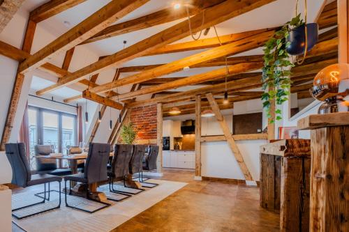 3 bedrooms, 10 beds