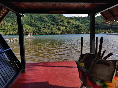 Exterior view, Fare Piti Les pieds dans le lagon in Tiva
