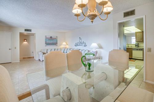 Walk to Golf Course 55-Plus Home in Sun City West in ซันซิตี้