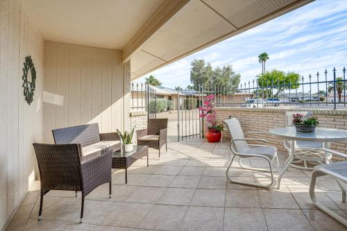 Walk to Golf Course 55-Plus Home in Sun City West in ซันซิตี้