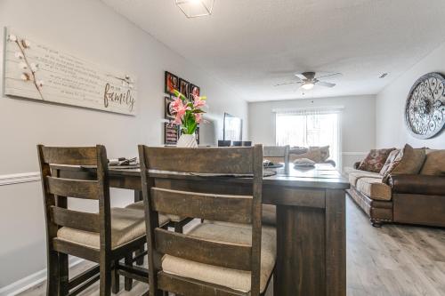 9 Mi to Moody AFB: Newly Updated Condo Near Dining in Valdosta