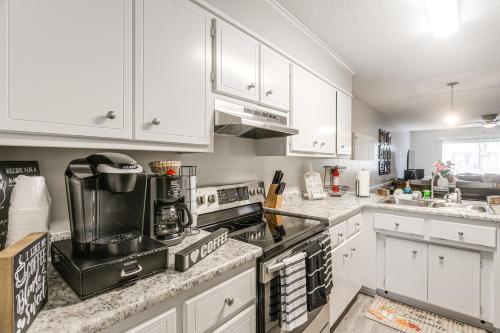 9 Mi to Moody AFB: Newly Updated Condo Near Dining in Valdosta