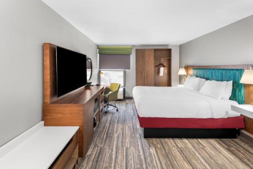 Hampton Inn Indianapolis Northeast/Castleton - image 2