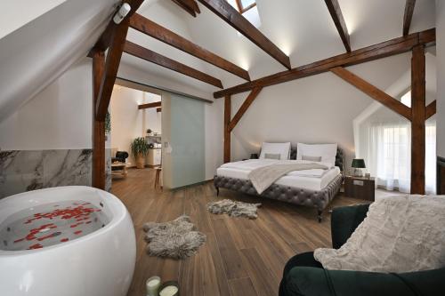 Kaiserstein Palace Apartments - image 12
