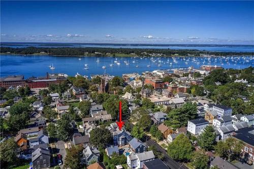 Bristol, RI The Ship of Dreams-Historical District in Bristol (RI)