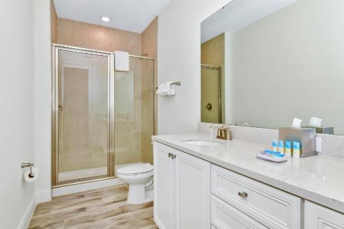 Bright Blue Villa near Disney with Margaritaville Resort  Island H20 Waterpark Access - 3085CS - image 12