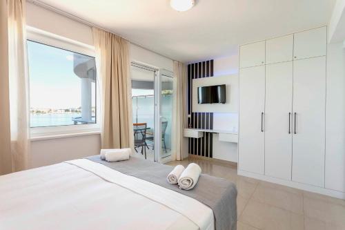 Quadruple Room with Sea View image 7