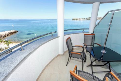 Quadruple Room with Sea View image 10