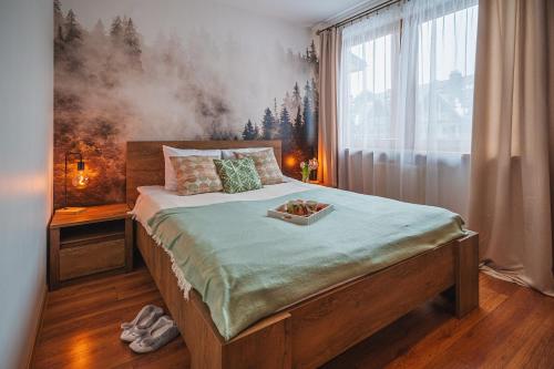 1 queen bed, 2 sofa beds