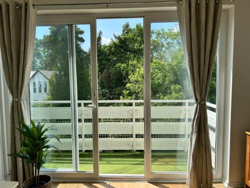 Spacious & peaceful 2Bed with balcony, close to town, Reading (fotografie 4)