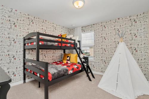 Last Minute Disney Getaway! Private Pool, Hot Tub & Games Room. Book Now! #29066 in Davenport, USA