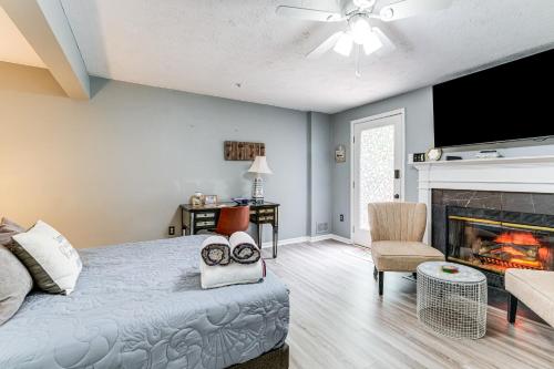 1 Mi to Boardwalk Convenient North Beach Apt!