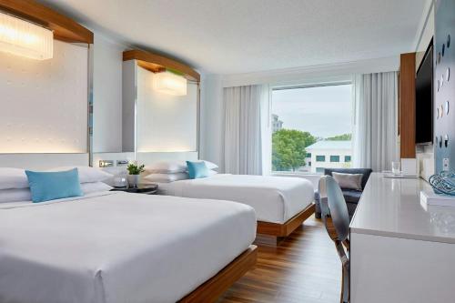 2 queen beds