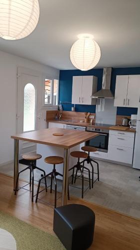 Maison de plein pied avec jardin gîte à louer Flée