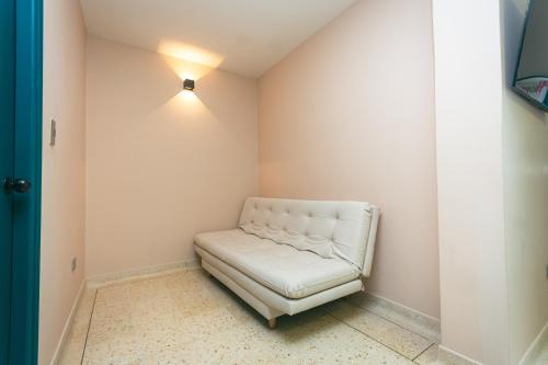 1 king bed, 1 sofa bed