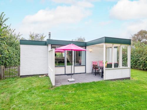 Exterior view, Cozy holiday home with hot tub on Texel in Den Burg