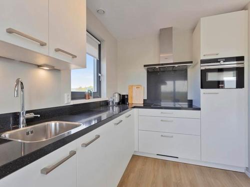 Cozinha, Relaxing Nature Retreat w Beach in Tholen