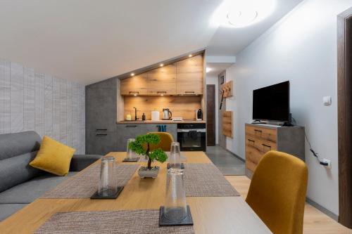Urban Five #5 - Stylish One-bedroom apartments with Kitchen & Parking, Veliko Tărnovo
