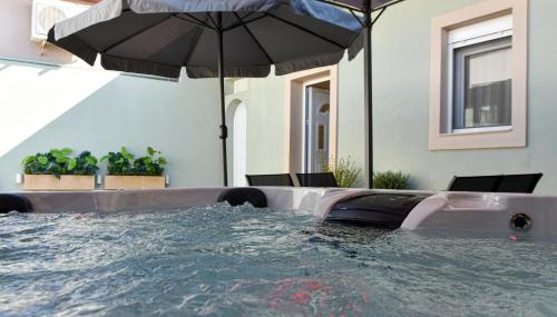 Manolitos Villa resort and spa in Episkopi