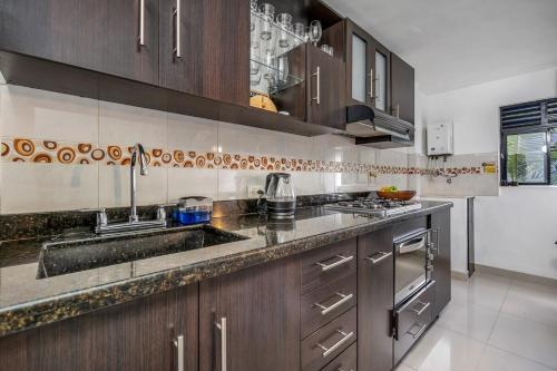 Maravilloso apartamento en El Poblado con parqueadero, Medellín (fotografie 8)