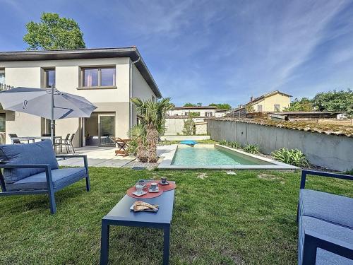 Garden, Villa Cosy - 5 Chambres 4 Salle de bains Piscine near Albigny - Neuville Train Station (Albigny-sur-Saône)