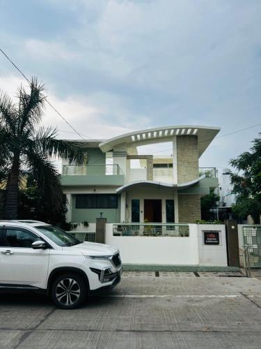 Private & Elegant 3BHK villa, Hillside Hideaway, 10 mins from MH Bus Stand, Aurangabad