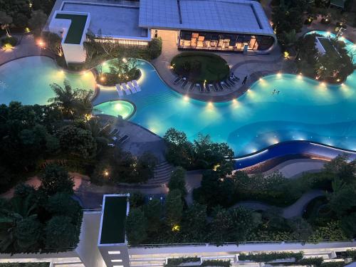 Splashmania Gamuda Cove Homestay KLIA Projector 