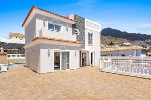 Four-Bedroom Villa image 9