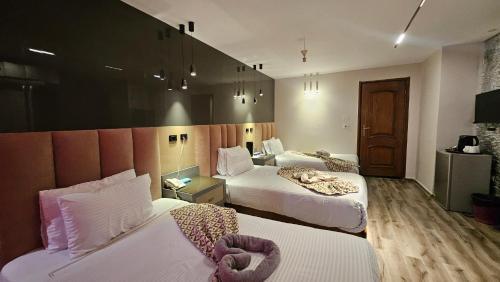 Aura Garden City Hotel - image 13