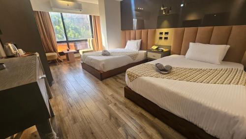 Aura Garden City Hotel - image 2