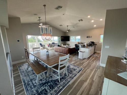Coconut Castaway - Ocean Views, Walk to Beach, Golf Cart, Club Pool in North Captiva Island