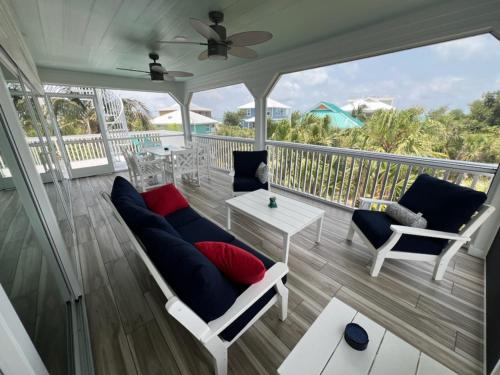 Coconut Castaway - Ocean Views, Walk to Beach, Golf Cart, Club Pool in North Captiva Island