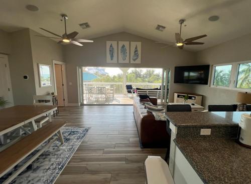 Coconut Castaway - Ocean Views, Walk to Beach, Golf Cart, Club Pool in North Captiva Island