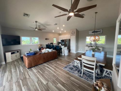 Coconut Castaway - Ocean Views, Walk to Beach, Golf Cart, Club Pool in North Captiva Island