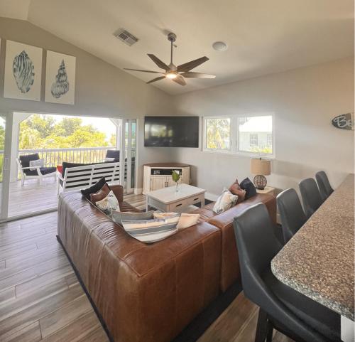 Coconut Castaway - Ocean Views, Walk to Beach, Golf Cart, Club Pool in North Captiva Island