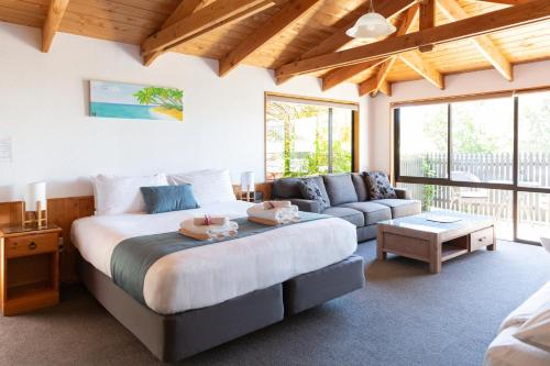 คีมี โอรา อีโค รีสอร์ต (Kimi Ora Eco Resort) in โมตูเอก้า