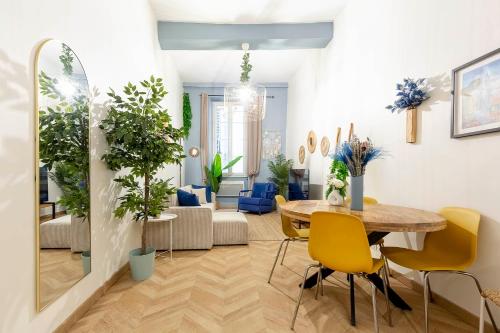 Portable AC Boho Chic Apartment in Old Town, Ницца