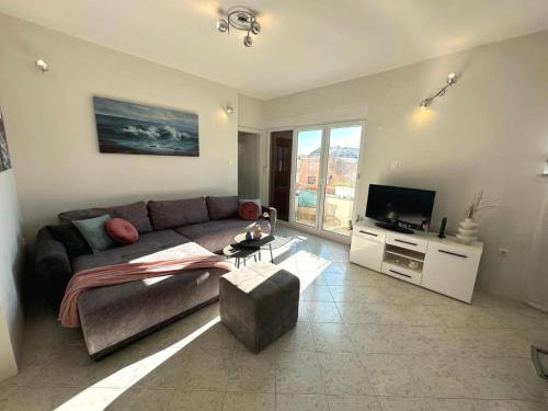 Three-Bedroom Apartment with Balcony and Sea View room in Apartments by the sea Zadar - 24250