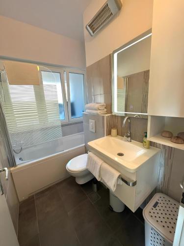 Three-Bedroom Apartment with Balcony and Sea View image 9