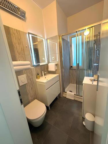 Three-Bedroom Apartment with Balcony and Sea View image 7