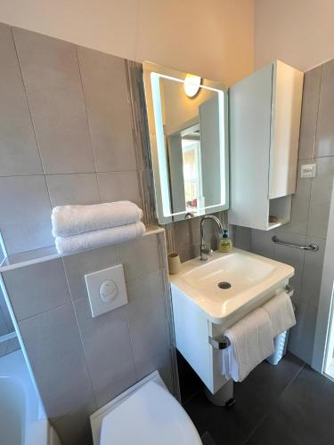 Three-Bedroom Apartment with Balcony and Sea View image 8