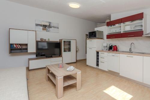Two-Bedroom Apartment with Terrace and Sea View image 6