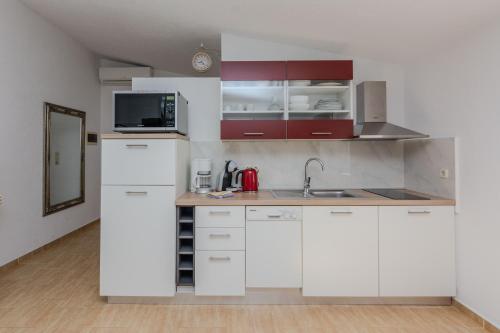 Two-Bedroom Apartment with Terrace and Sea View image 5