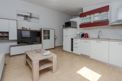 Two-Bedroom Apartment with Terrace and Sea View image 4