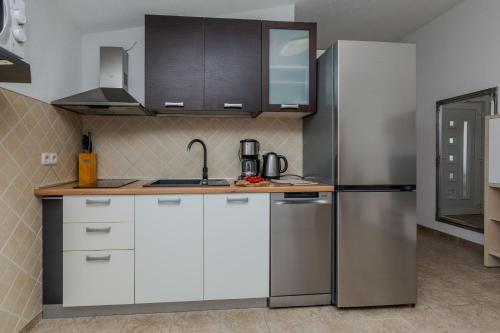 One-Bedroom Apartment with Terrace and Sea View image 4