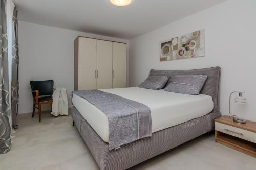 One-Bedroom Apartment with Terrace image 8